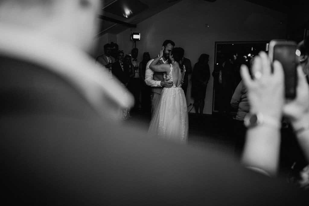 Ein Mann und eine Frau tanzen